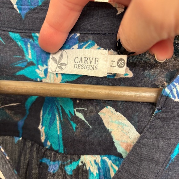 Carve Designs Floral Cotton Popover Gauze V-Neck Long Sleeve with Roll Tab XS - Picture 9 of 10